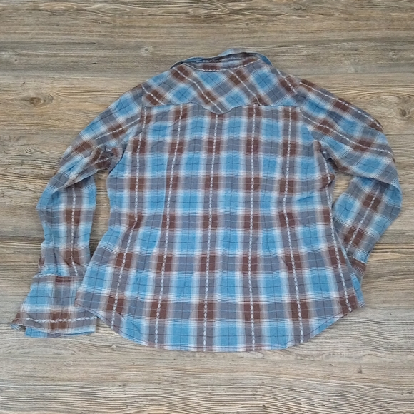 Southern Thread Western Long Sleeve Button Down Shirt - Picture 7 of 9